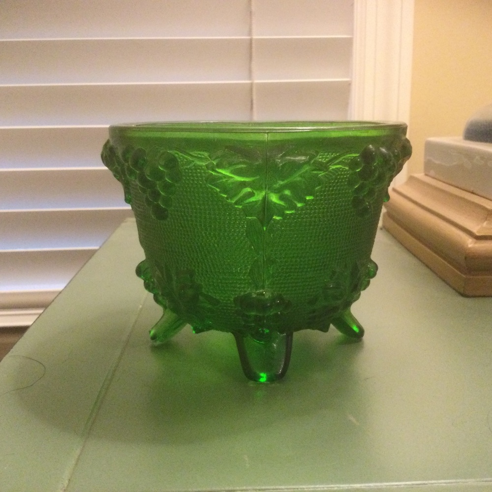 Green 3” grapes and vines vintage footed glass container